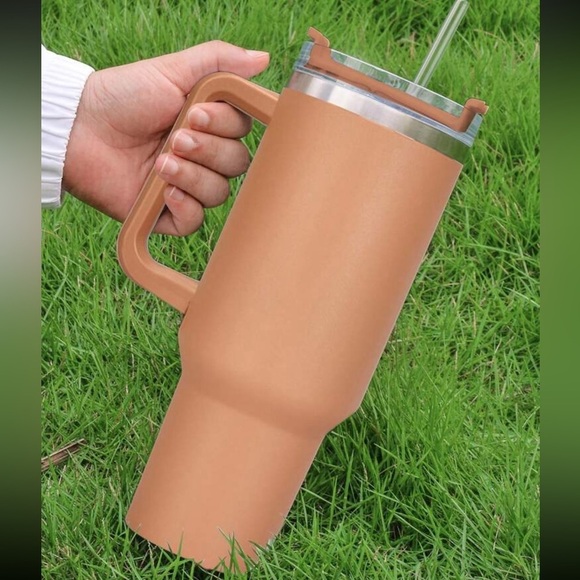 ✨40oz Reusable Vacuum Quencher Tumbler w Straw ✨ Blush Coffee Color w Clear Lid✨ - Picture 2 of 8